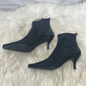 Donald J. Pliner Chelsea Suede/Gator Kitten Heel Ankle Booties Sz 7.5‎